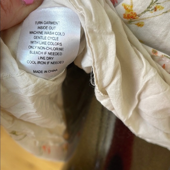 MNK Cream Floral Puff Sleeve Blouse with tie back - Picture 6 of 7